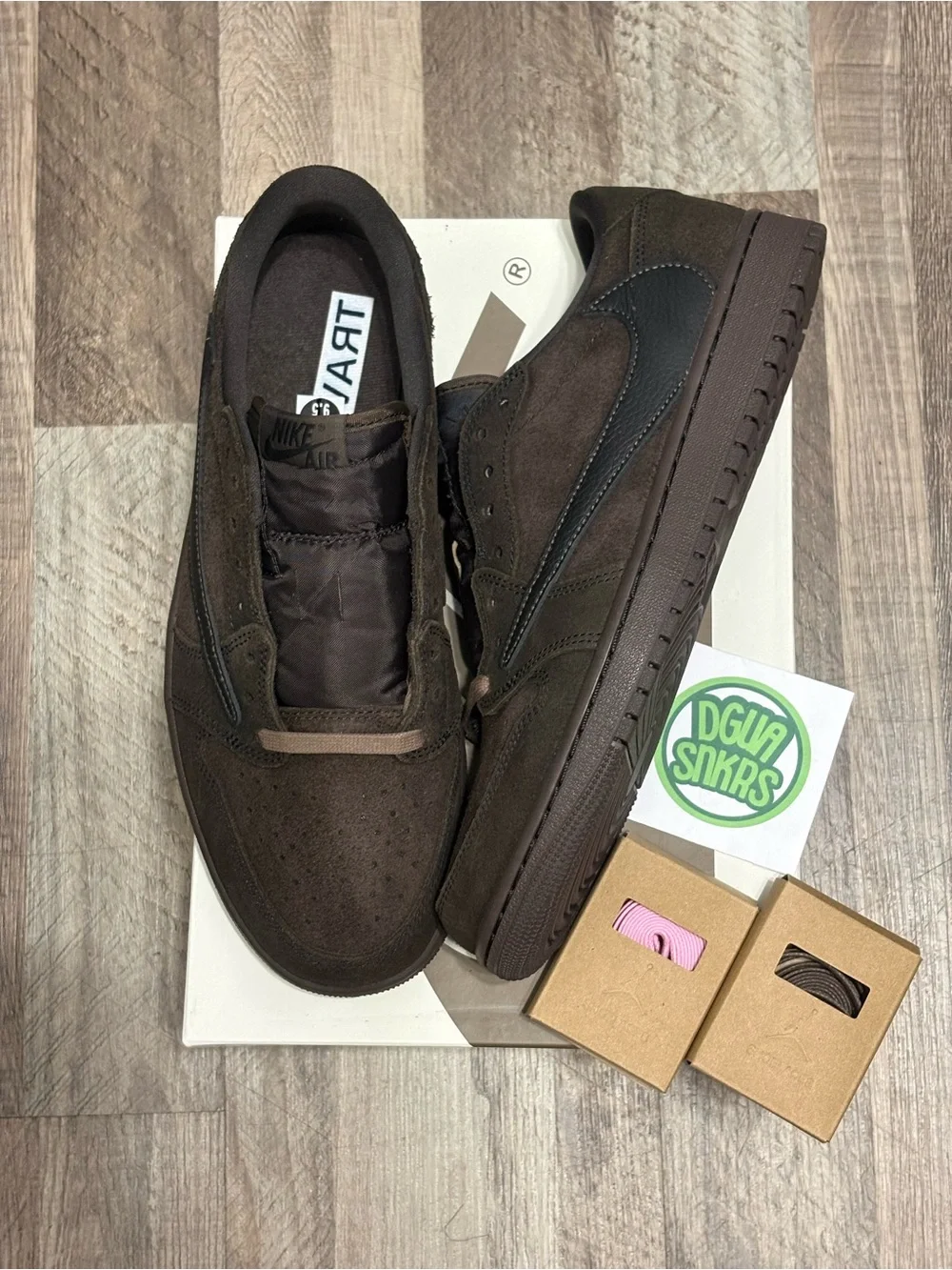 Jordan 1 low × Travis Scott Velvet Brown